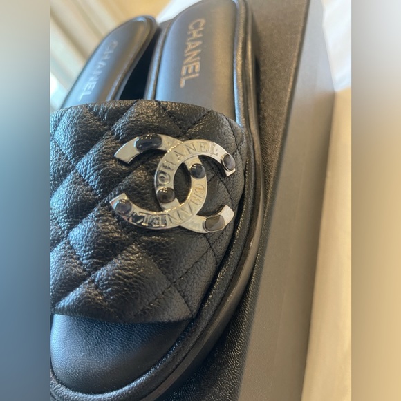 Brand new, never worn CHANEL slides - Picture 3 of 7